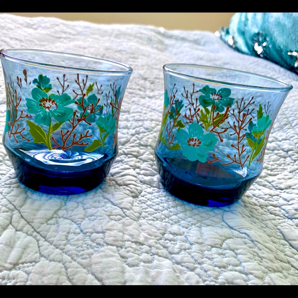Vintage blue whiskey glass. Hand painted. Like new condition. Libby Apollo.